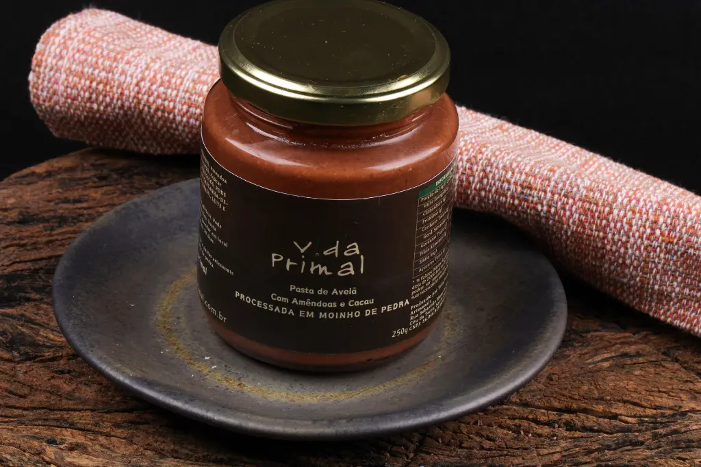 Vida_Primal-Pasta-Avelã_Amêndoa_Cacau-5.webp