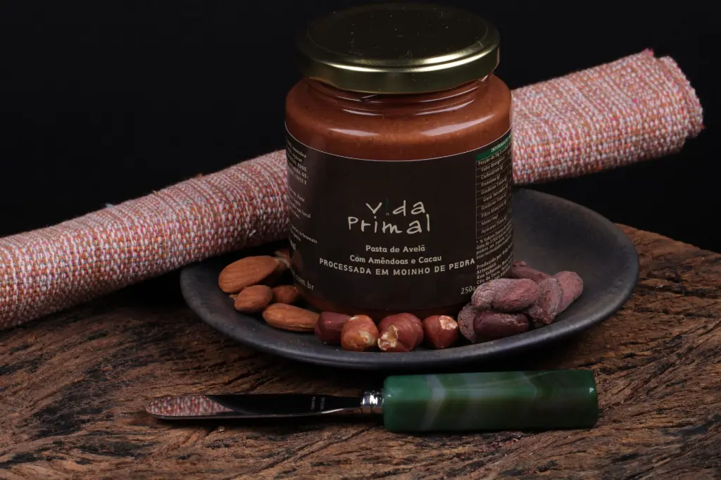 Vida_Primal-Pasta-Avelã_Amêndoa_Cacau-3.webp