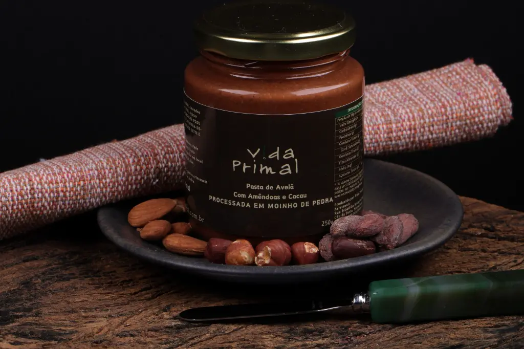 Vida_Primal-Pasta-Avelã_Amêndoa_Cacau-4.webp